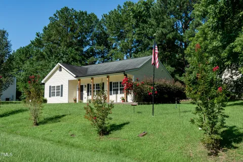 a view of a house with a backyard