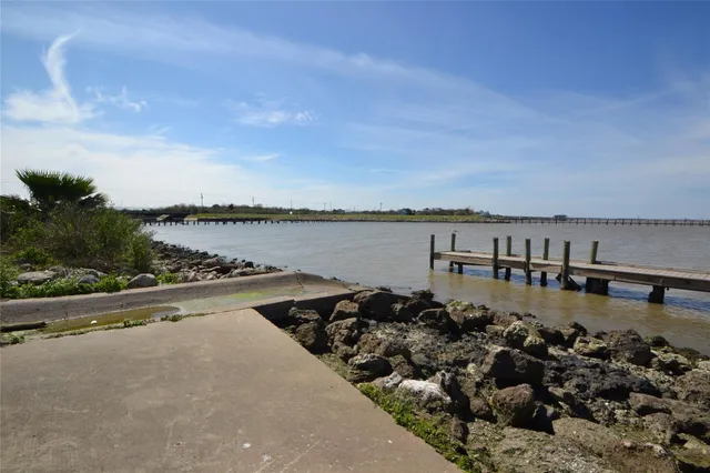 $1,800 | 278 Debbie Lane, San Leon, TX 77539