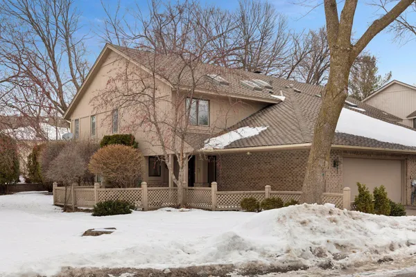 $600,000 | 1135 Hollybrook Drive, Wayzata, MN 55391