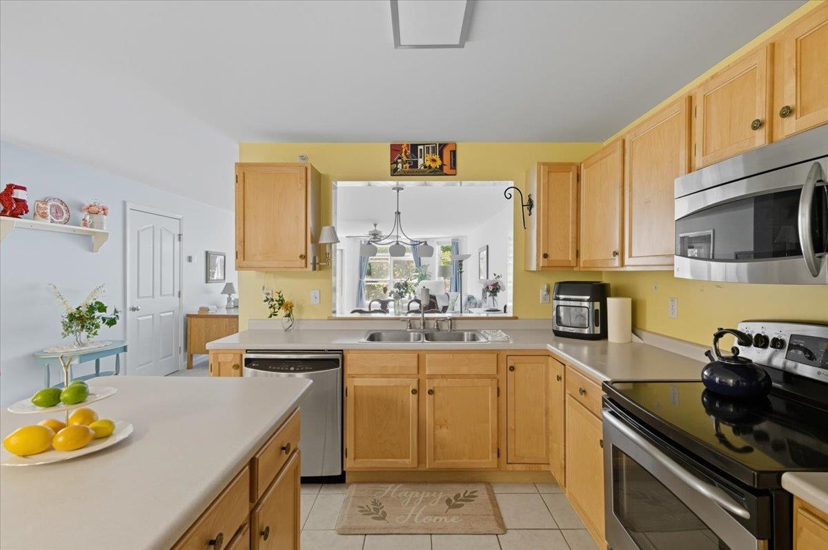 45 Claire Point Road Burlington, VT 05408 - Photo 3 of 35