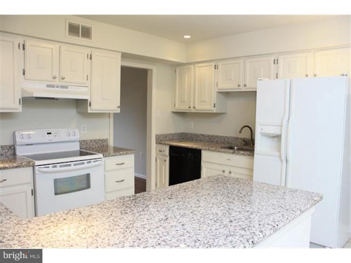 7 Briarhill Road Berlin, NJ 08009 - Photo 5 of 12 Kitchen