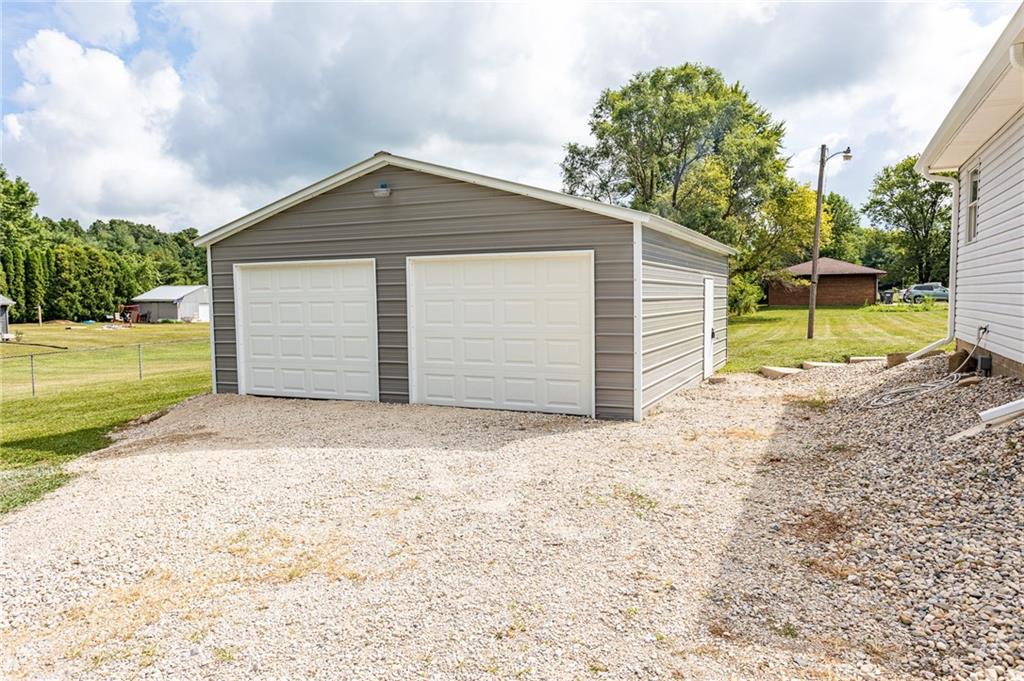 11290 South 200 E Road Muncie, IN 47302 - Photo 3 of 24 Gallery Image 3
