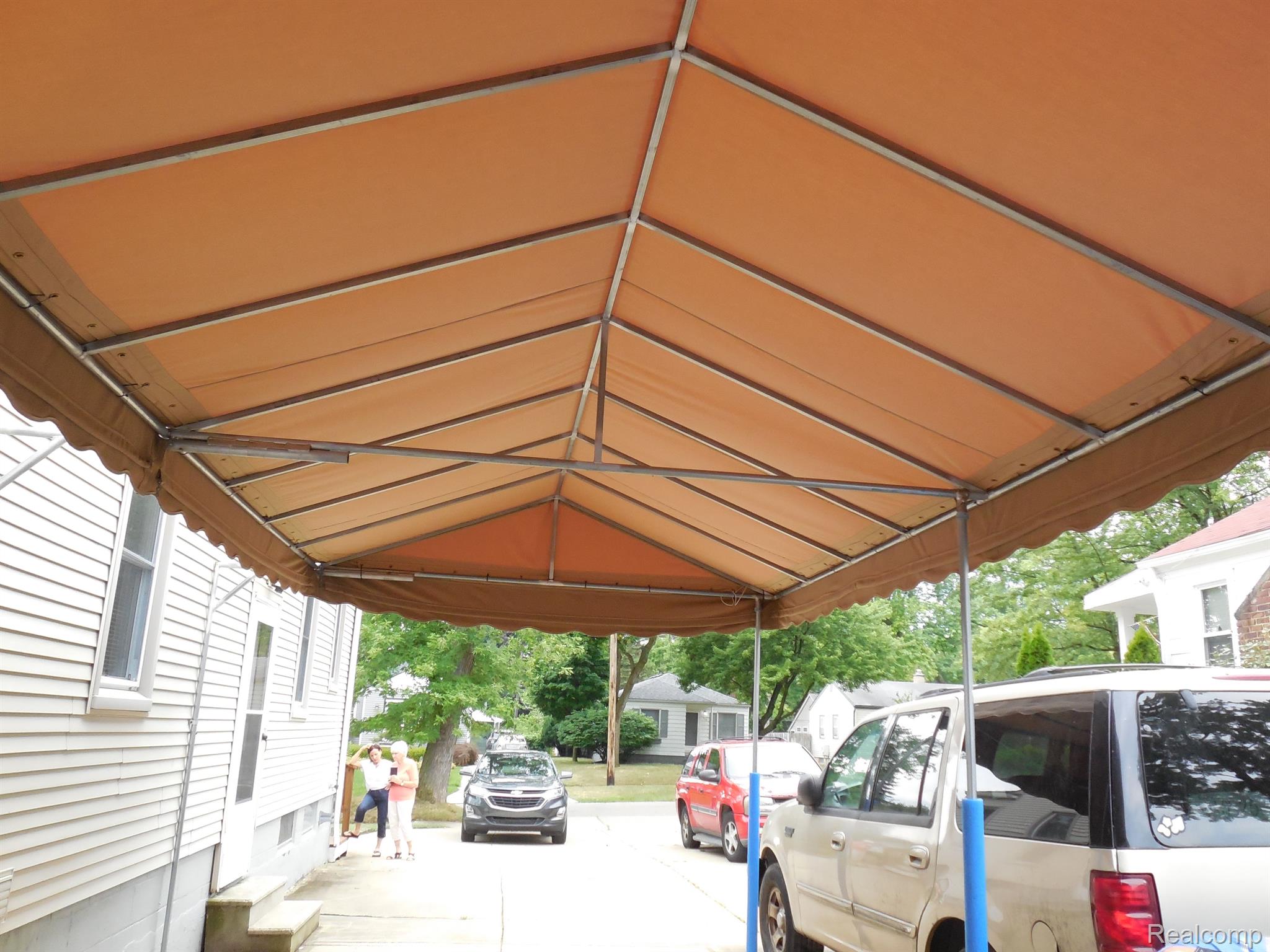371 Dover Road Waterford, MI 48328 - Photo 19 of 30 Canopied Carport