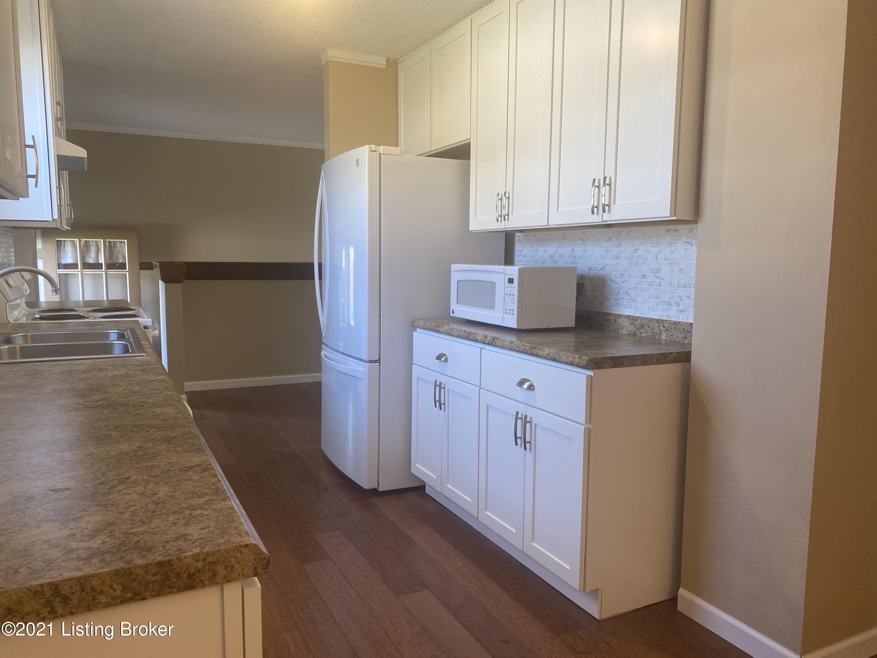496 Overlook Road Louisville, KY 40229 - Photo 10 of 18 Photo Aug 02, 5 56 54 PM