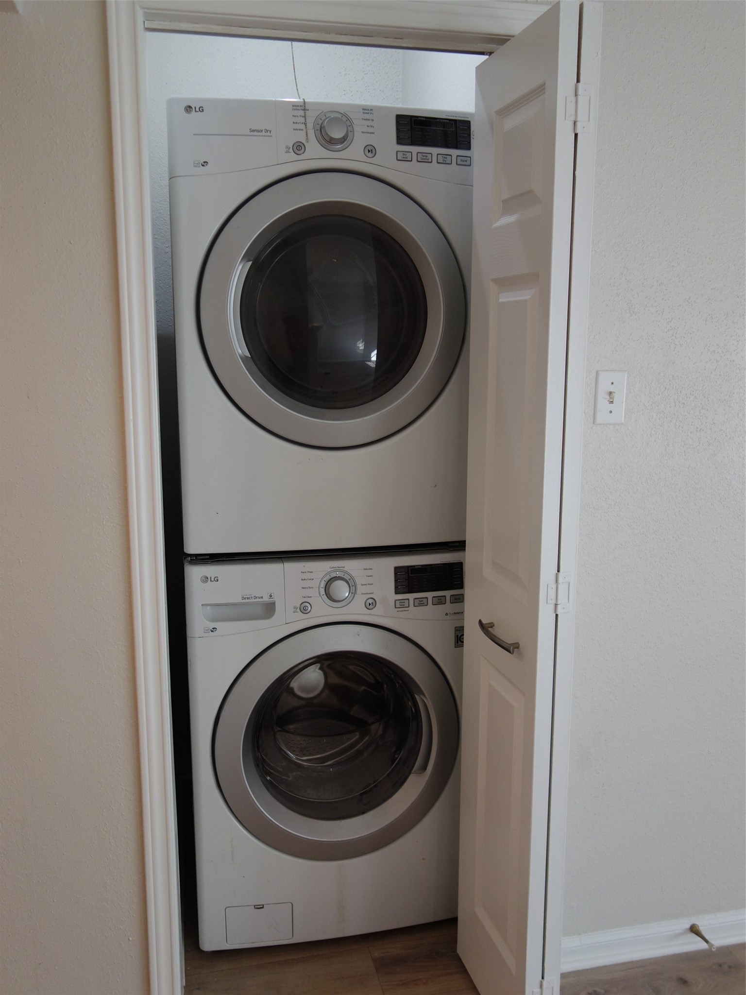 2100 Tanglewilde Street, Unit 347 Houston, TX 77063 - Photo 13 of 19 a utility room with dryer and washer