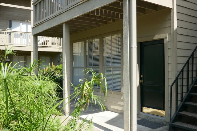 a partial view of living room with balcony