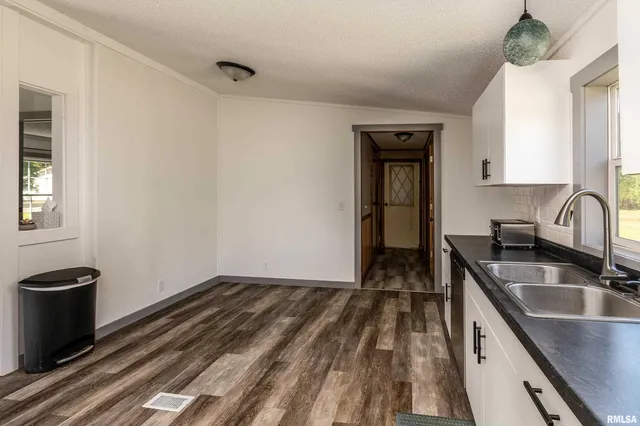 $179,900 | 501 Tower Road, Herrin, IL 62948