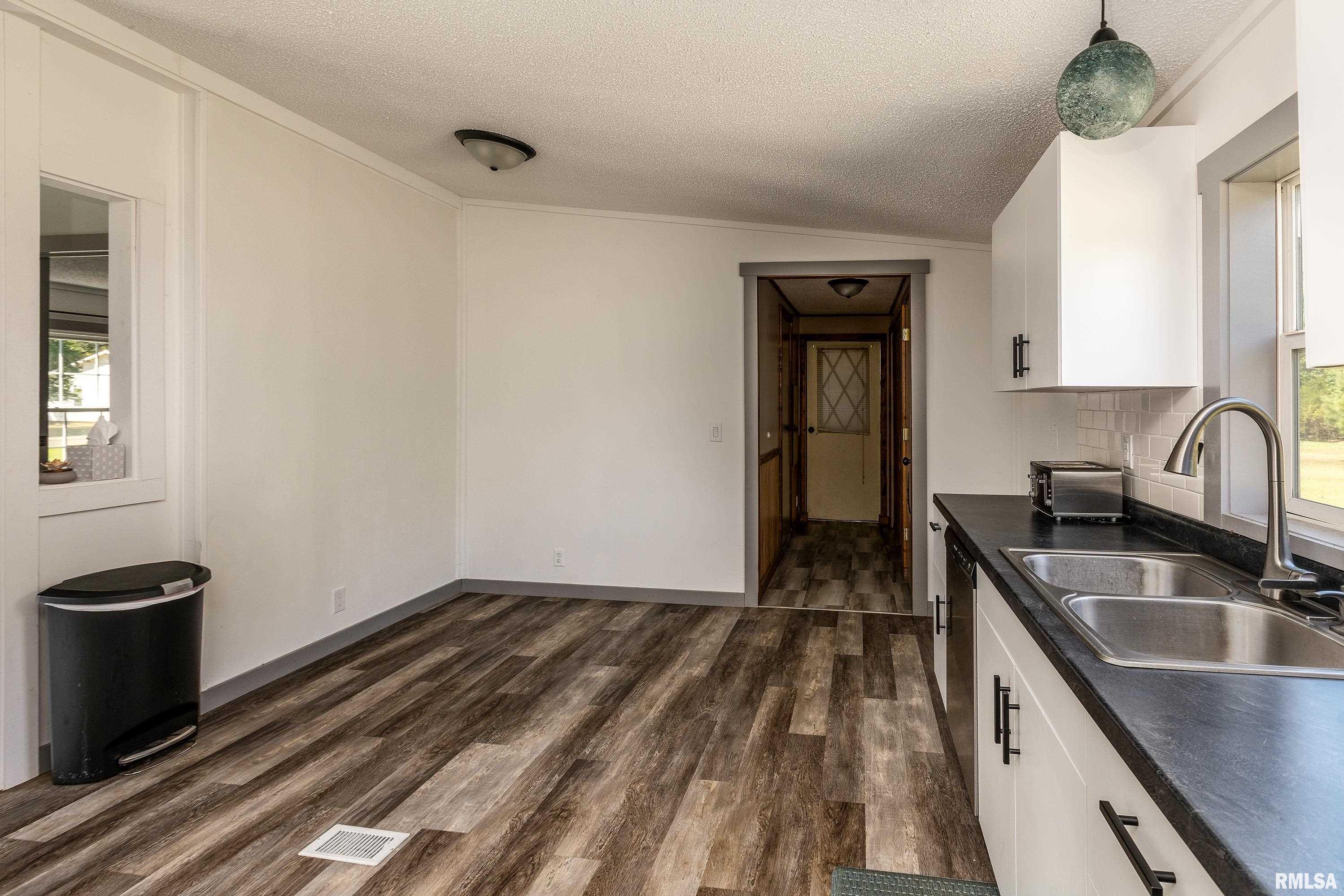 501 Tower Road Herrin, IL 62948 - Photo 10 of 27