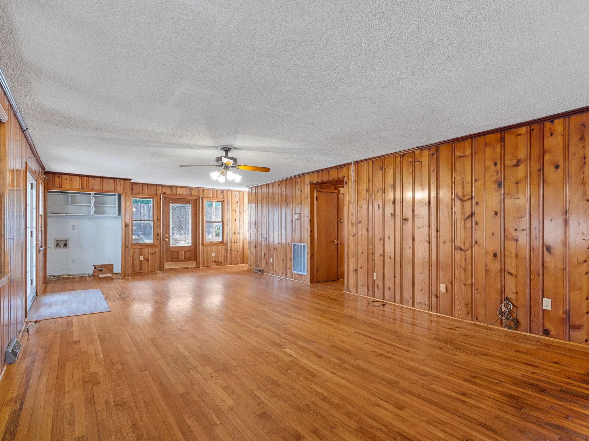 2211 Cross Anchor Road Woodruff, SC 29388 - Photo 11 of 46