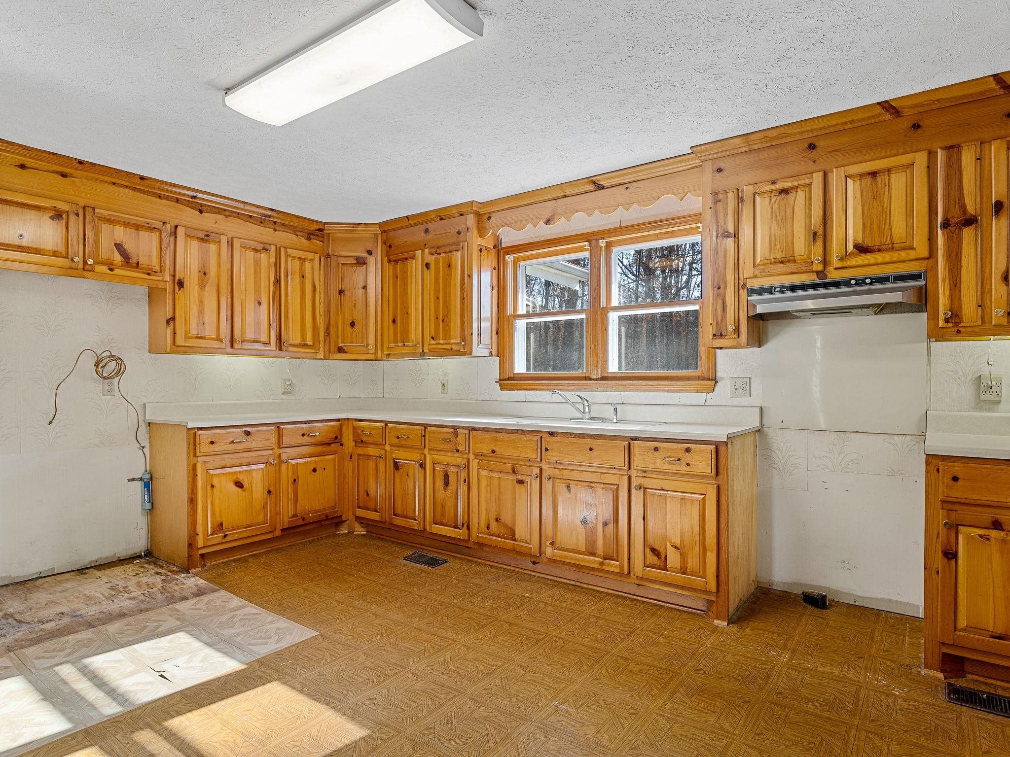 2211 Cross Anchor Road Woodruff, SC 29388 - Photo 17 of 46