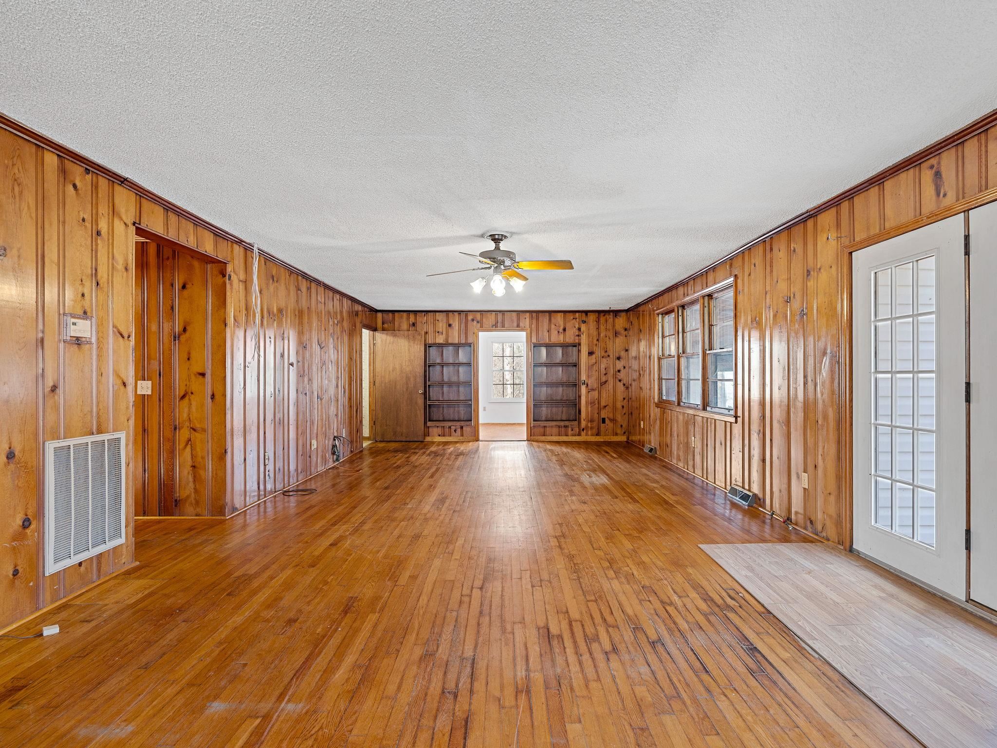 2211 Cross Anchor Road Woodruff, SC 29388 - Photo 7 of 46