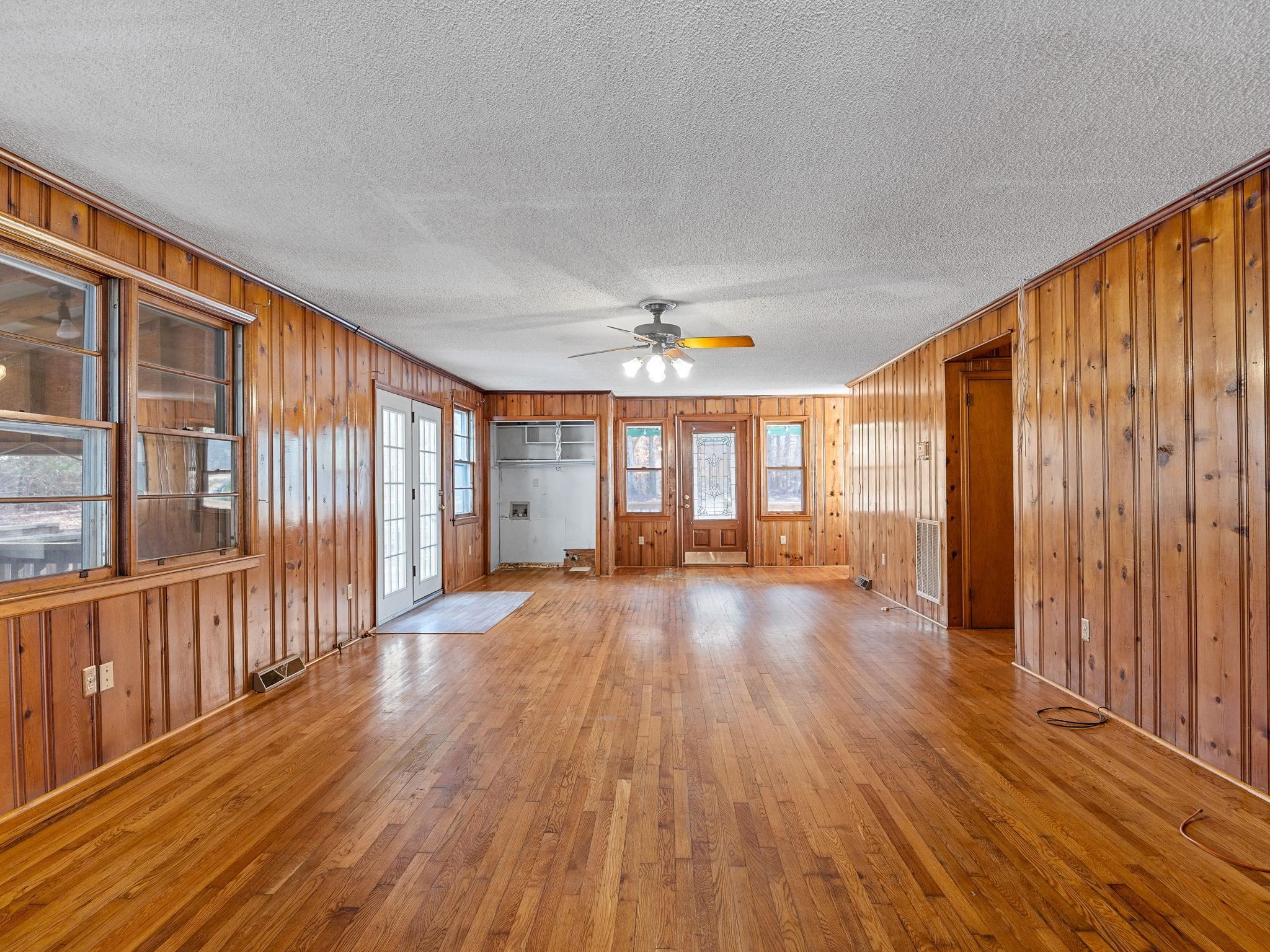 2211 Cross Anchor Road Woodruff, SC 29388 - Photo 10 of 46