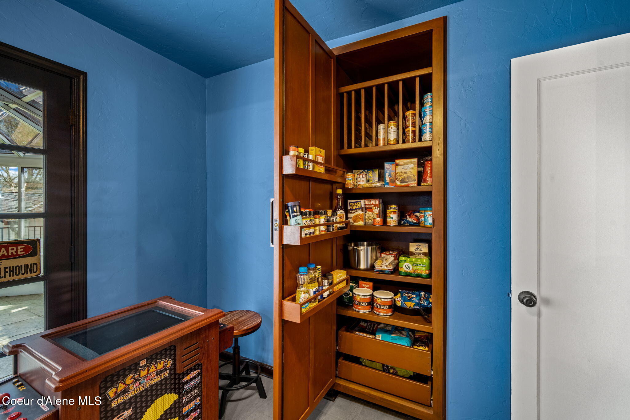 726 North B Street Coeur D'Alene, ID 83814 - Photo 22 of 67 1st floor Flex Room w/ Built-in Pantry