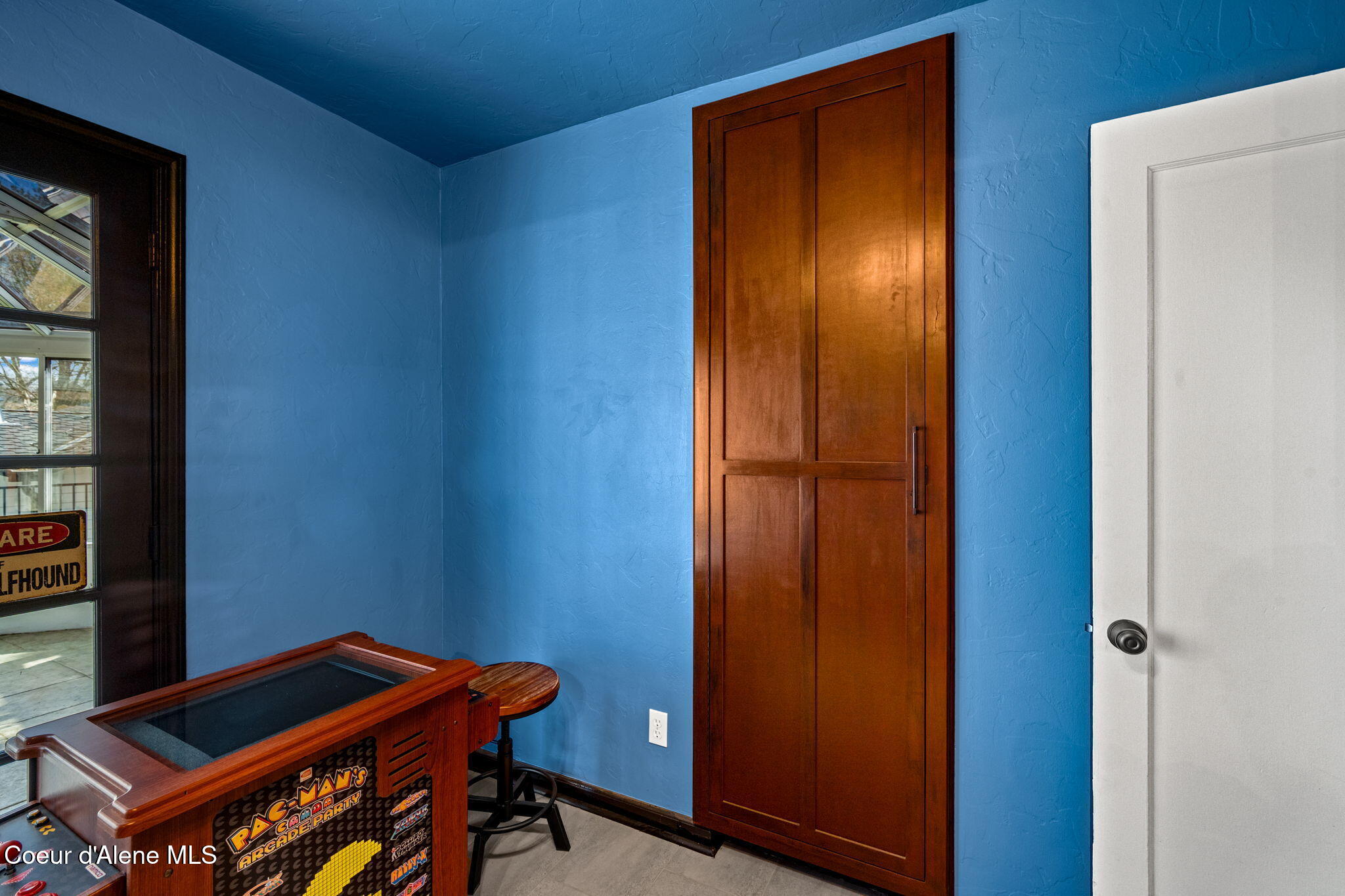 726 North B Street Coeur D'Alene, ID 83814 - Photo 23 of 67 1st floor Flex Room w/ Built-in Pantry