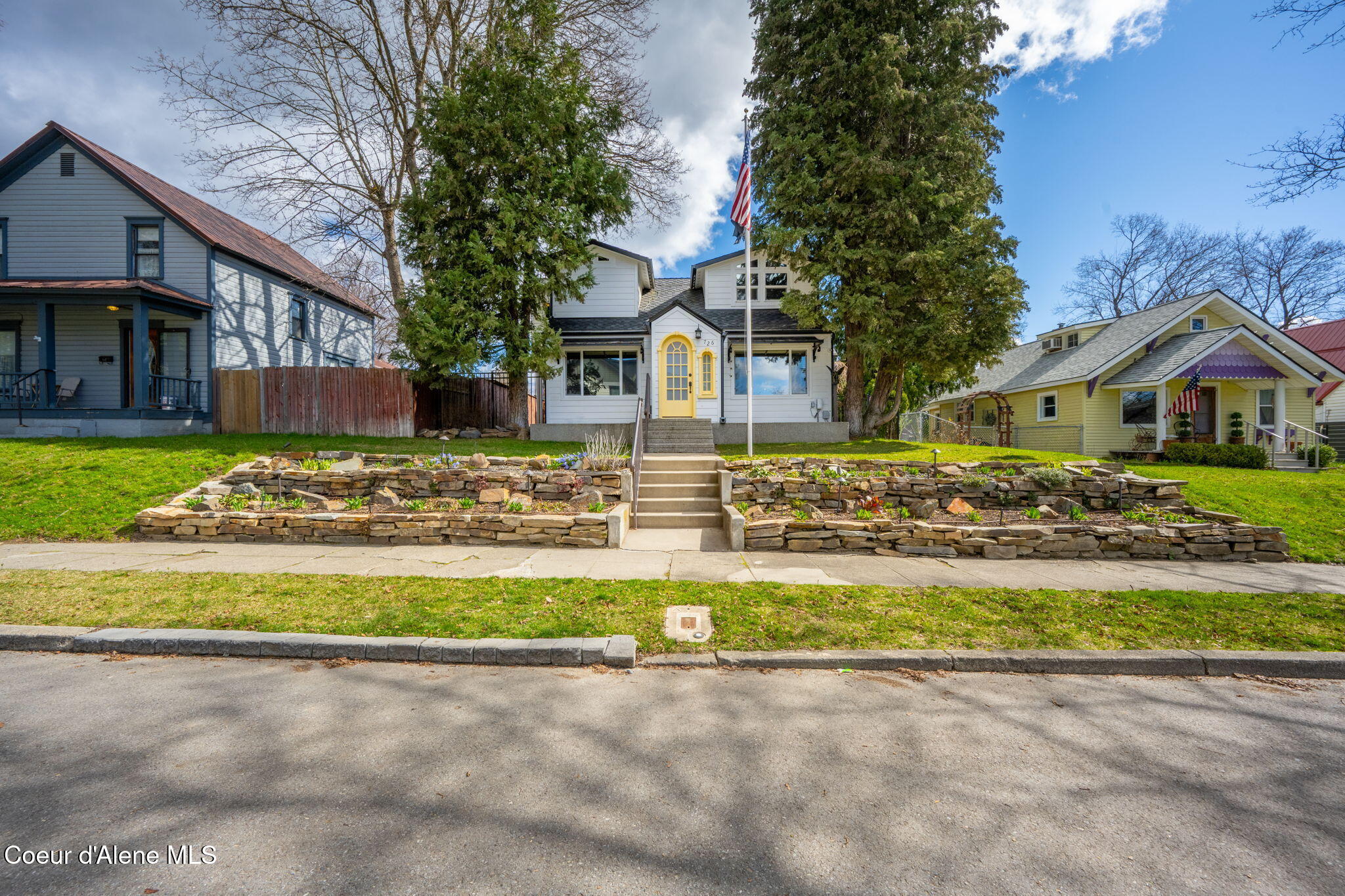 726 North B Street Coeur D'Alene, ID 83814 - Photo 52 of 67 726 N B St CDA front door