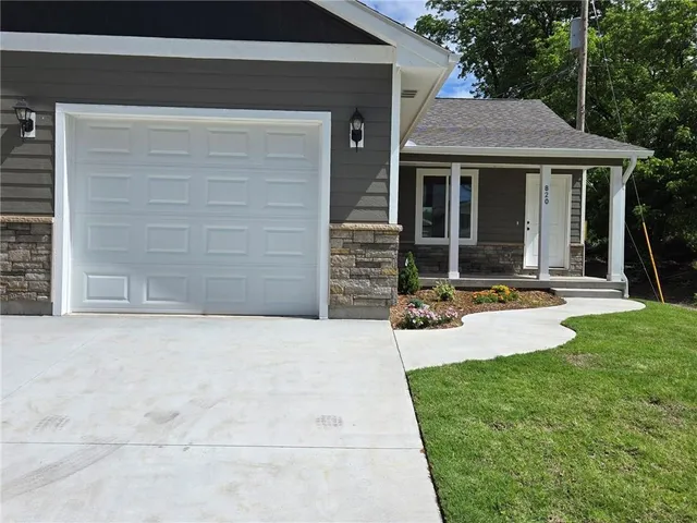 $194,000 | 820 Carolina Street, Neodesha, KS 66757