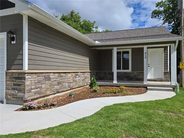 $194,000 | 820 Carolina Street, Neodesha, KS 66757