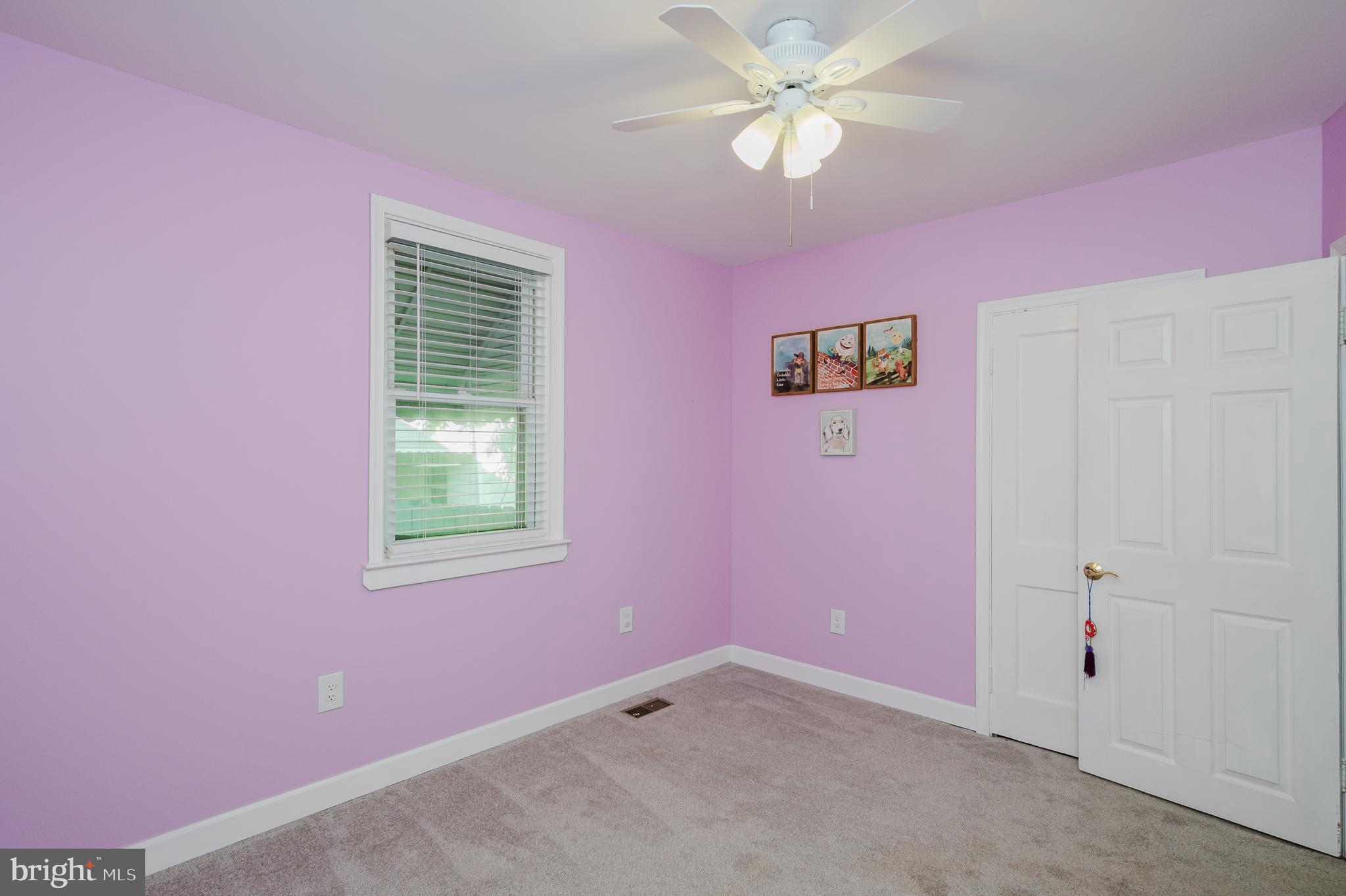 315 Pinewood Road Dundalk, MD 21222 - Photo 23 of 44 an empty room with a window