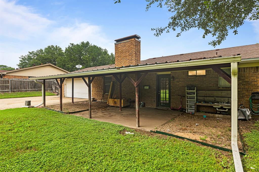 505 Pinewood Lane Hewitt, TX 76643 - Photo 27 of 38 Expansive covered patio featuring a concrete slab and wood support beams