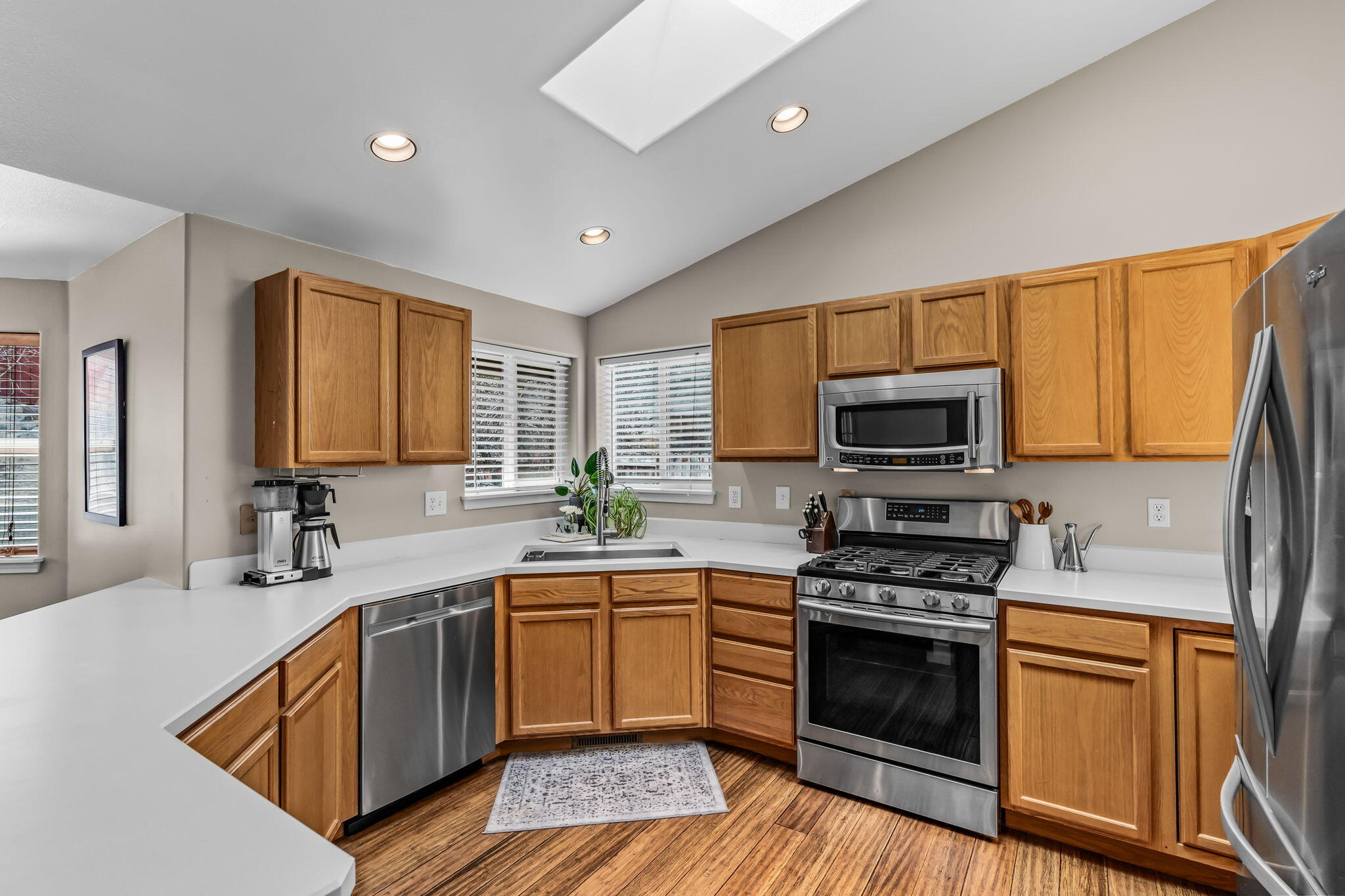 2427 Southwest 33rd Street Redmond, OR 97756 - Photo 10 of 21 2024_03_21_2427_sw_33rd_st_rdm-16
