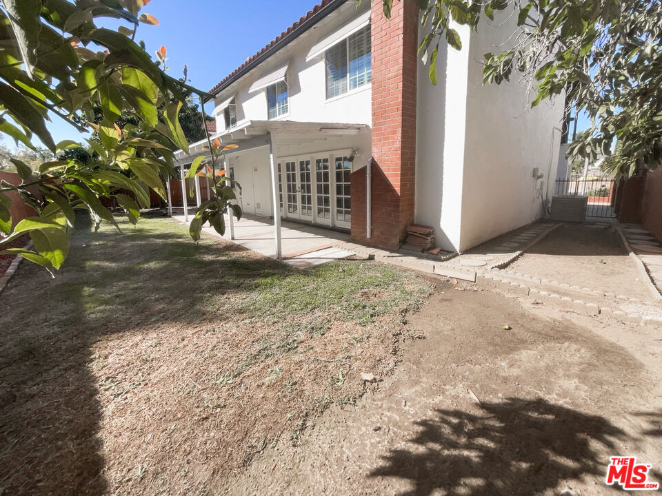 328 Valverde Avenue Brea, CA 92821 - Photo 11 of 21 a backyard of a house