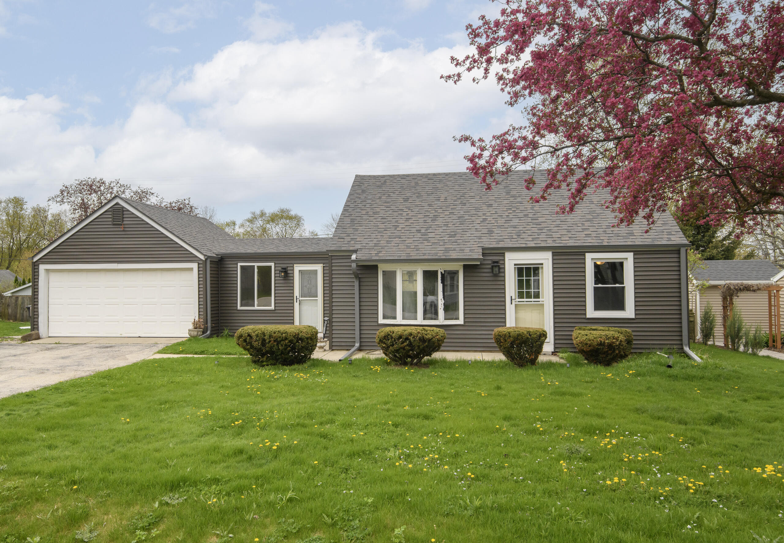 W271N2563 Pear Tree Lane Pewaukee, WI 53072 - Photo 1 of 47 Front