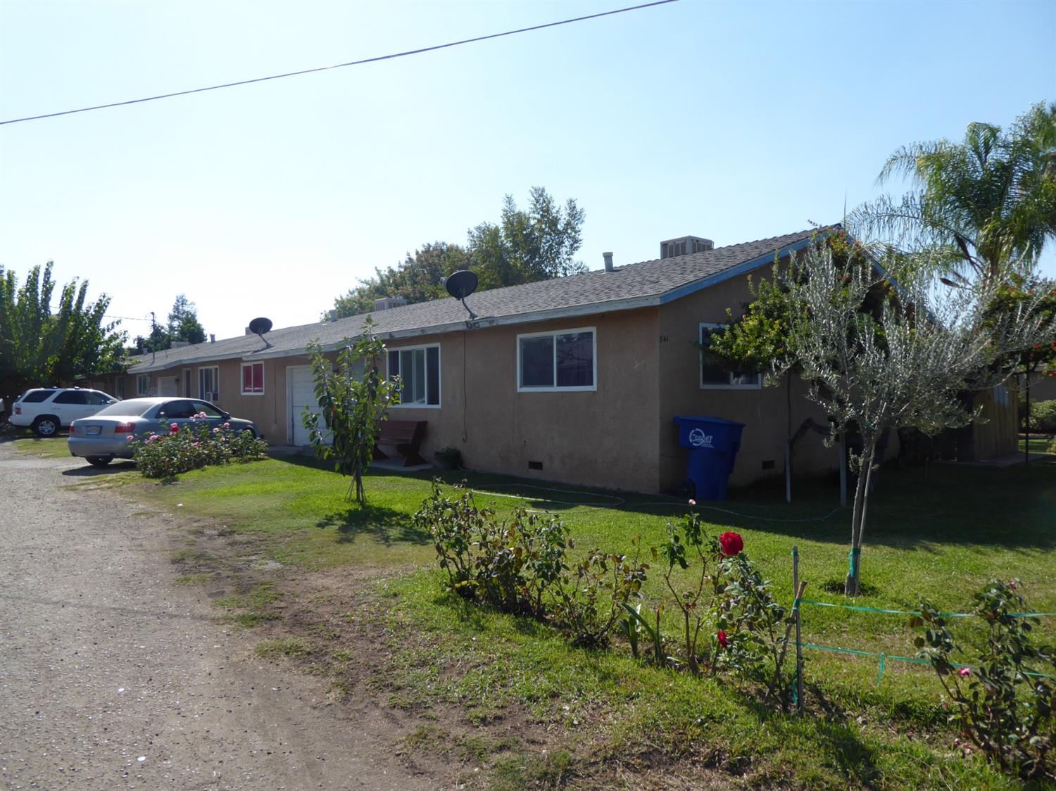 841 East Springfield Avenue Reedley, CA 93654 - Photo 1 of 4