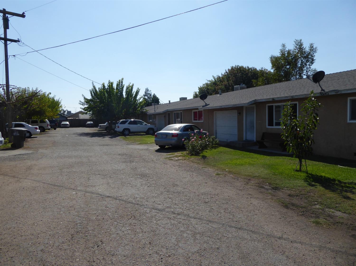841 East Springfield Avenue Reedley, CA 93654 - Photo 3 of 4