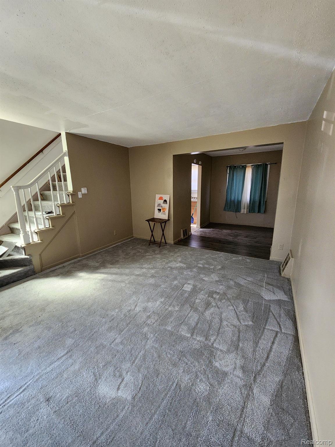 7445 Evergreen Road Detroit, MI 48228 - Photo 4 of 23 Living Room Pic 2