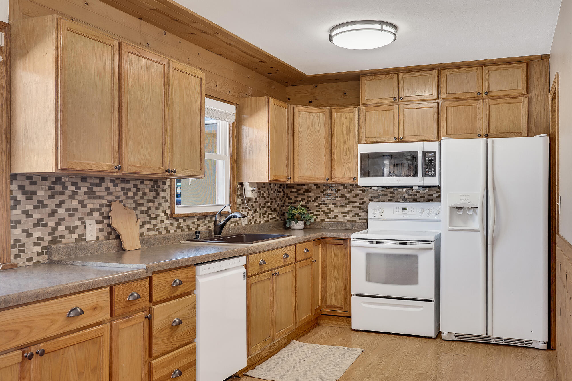 1028 Main Street Onalaska, WI 54650 - Photo 8 of 28 08_Kitchen