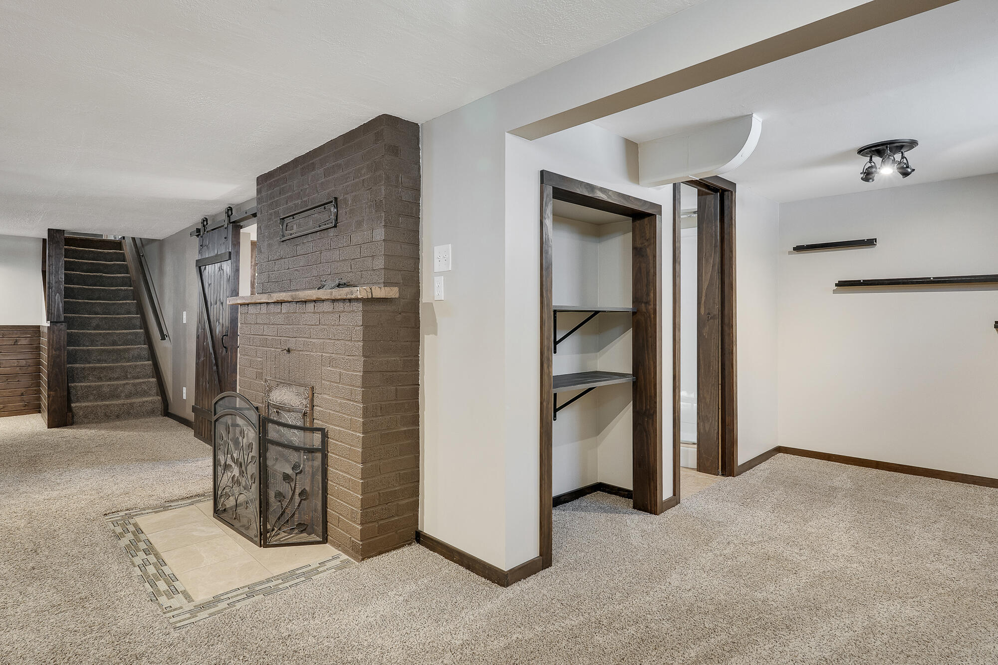 1028 Main Street Onalaska, WI 54650 - Photo 18 of 28 18_Fireplace