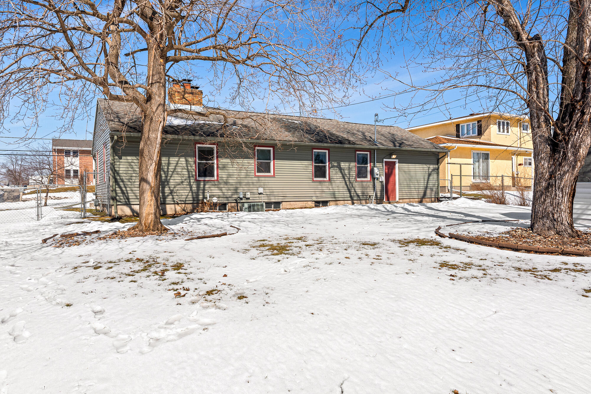 1028 Main Street Onalaska, WI 54650 - Photo 23 of 28 23_Large Yard