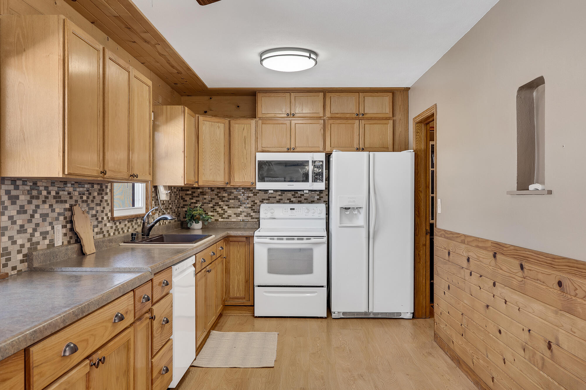 1028 Main Street Onalaska, WI 54650 - Photo 7 of 28 07_Kitchen