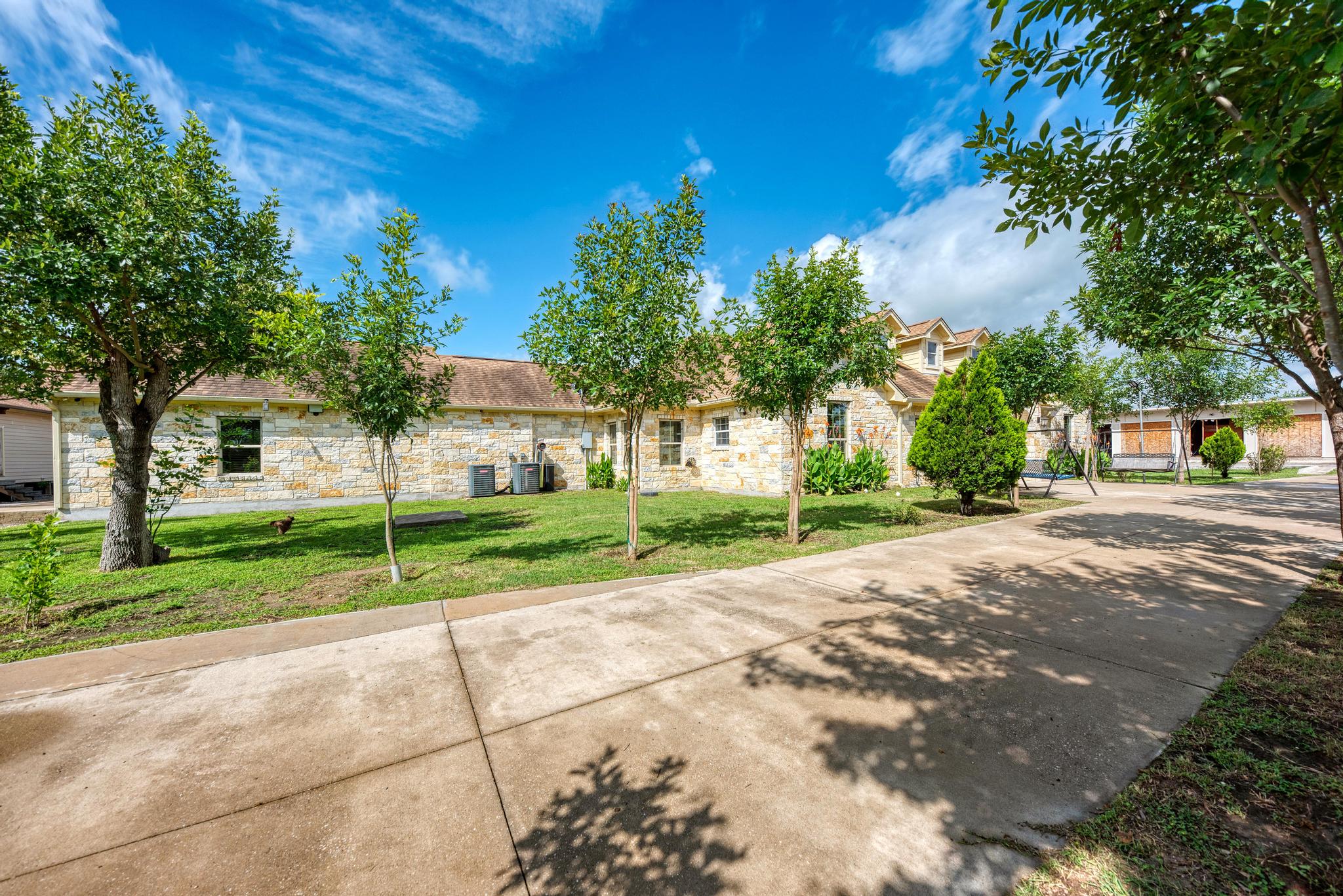 15611 Giese Lane Elgin, TX 78621 - Photo 8 of 40
