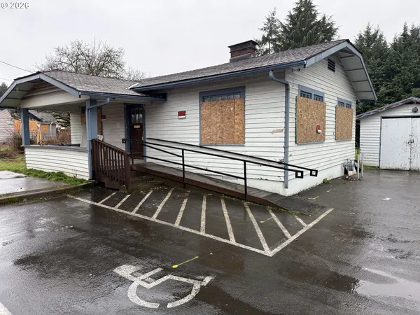 a view of a back yard of the house