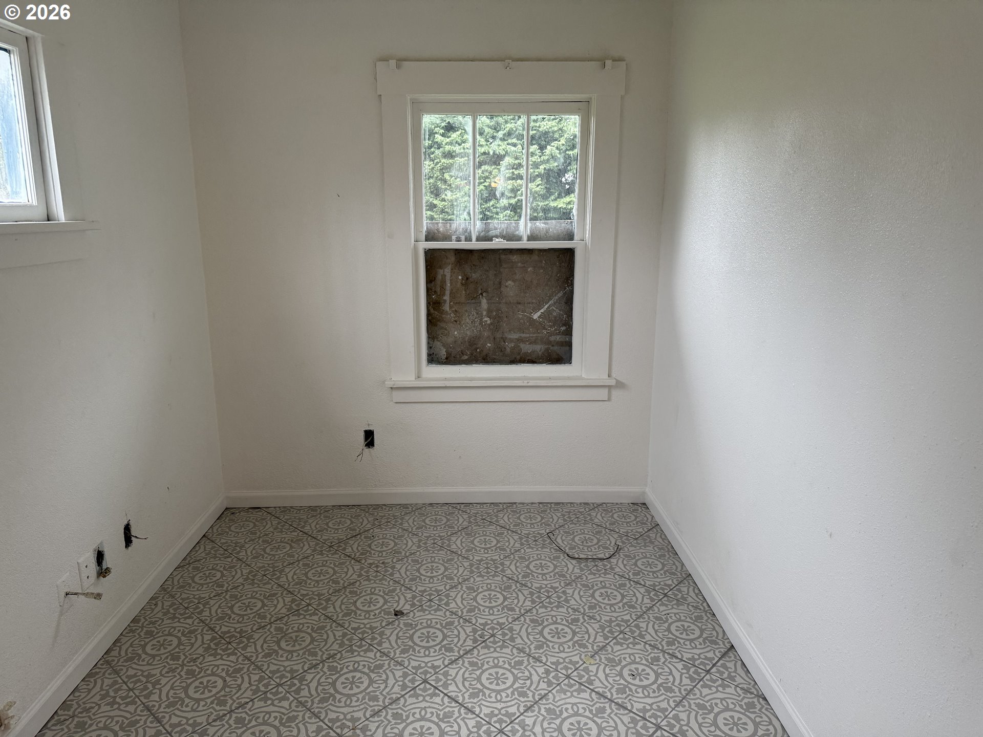 3945 Southwest 185th Avenue Beaverton, OR 97078 - Photo 13 of 26 an empty room with a window