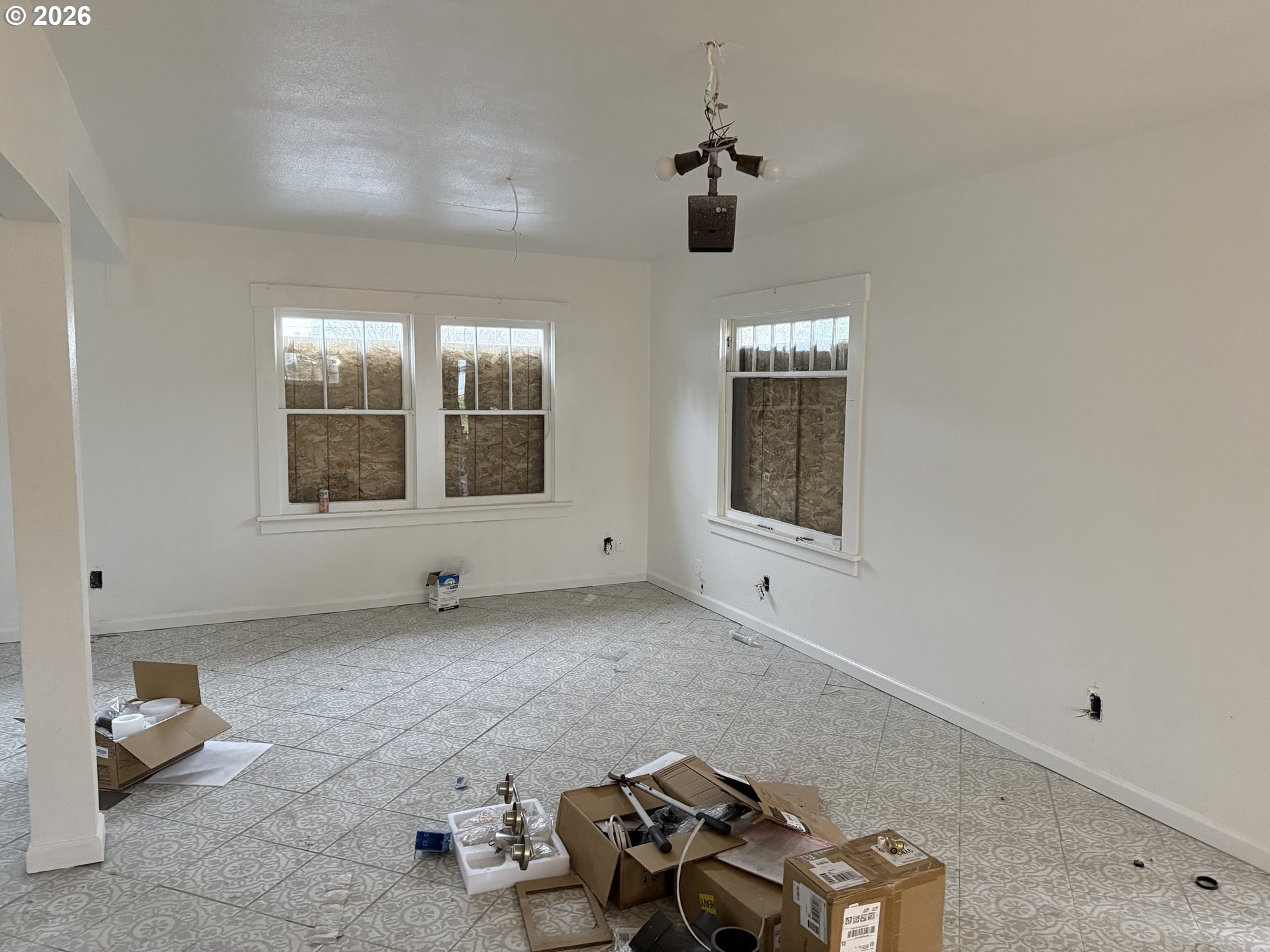3945 Southwest 185th Avenue Beaverton, OR 97078 - Photo 15 of 26 a room with furniture and window