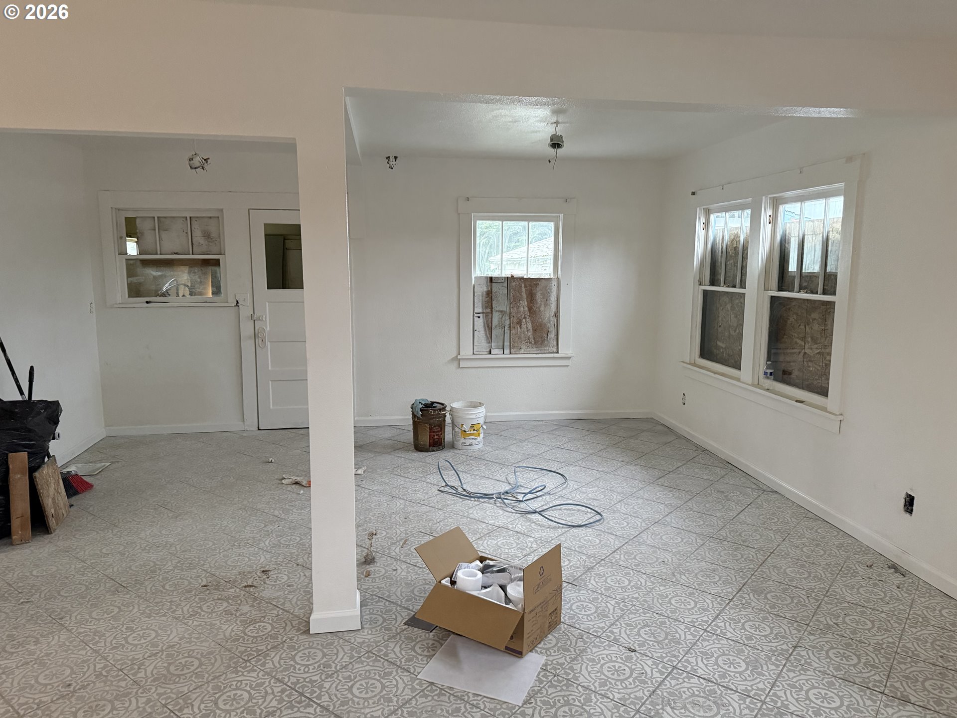 3945 Southwest 185th Avenue Beaverton, OR 97078 - Photo 6 of 26 a living room with furniture