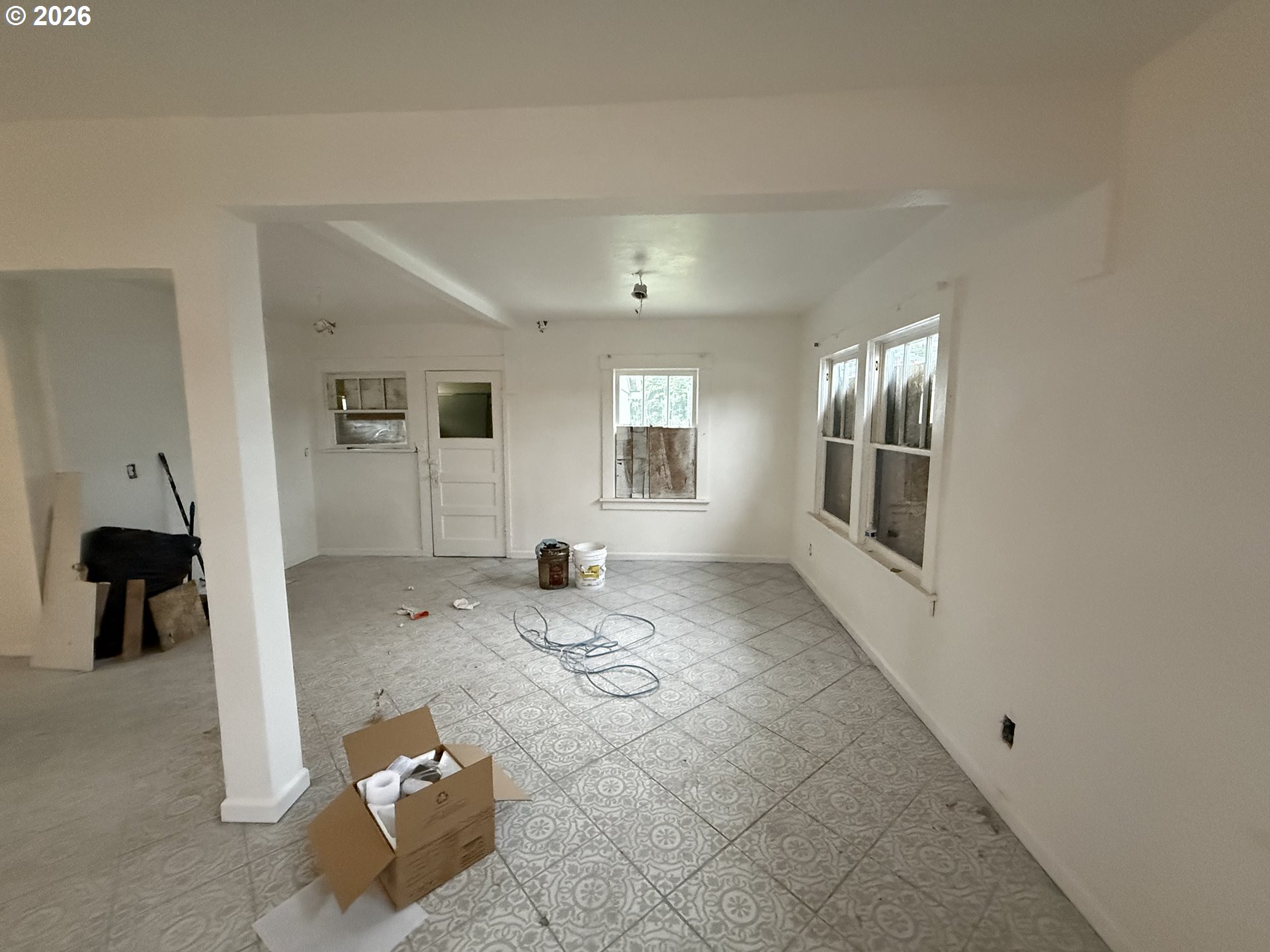 3945 Southwest 185th Avenue Beaverton, OR 97078 - Photo 10 of 26 a view of living room and window