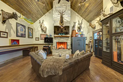 $3,350,000 | 11300 Eagles Glen Drive, Austin, TX 78732