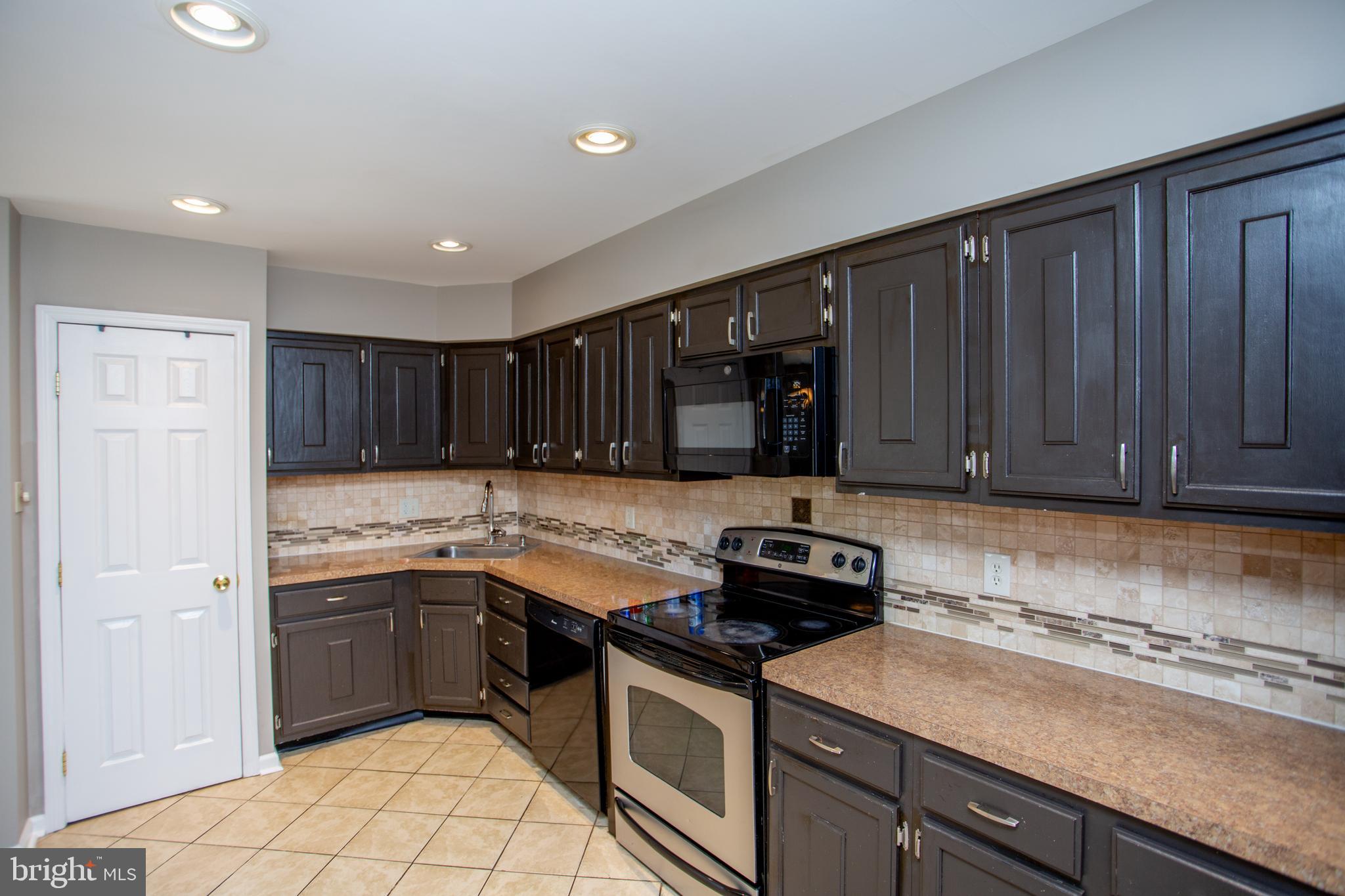 24 Sandy Ridge Drive Doylestown, PA 18901 - Photo 9 of 24 Gallery Image 9