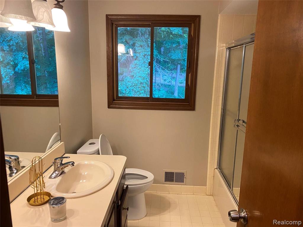 36798 Chesapeake Road Farmington Hills, MI 48335 - Photo 26 of 32