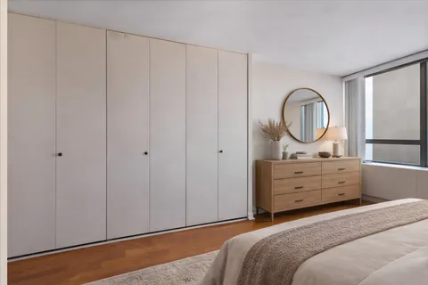 $296,800 | 2800 North Lake Shore Drive, Unit 807, Chicago, IL 60657