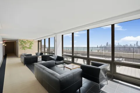 $296,800 | 2800 North Lake Shore Drive, Unit 807, Chicago, IL 60657