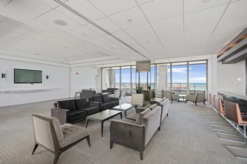 $296,800 | 2800 North Lake Shore Drive, Unit 807, Chicago, IL 60657