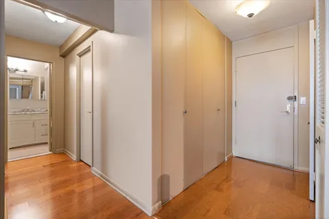 $296,800 | 2800 North Lake Shore Drive, Unit 807, Chicago, IL 60657