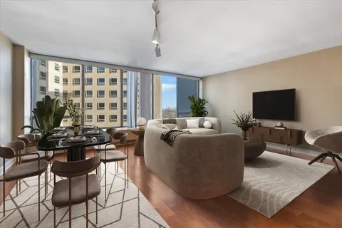 $296,800 | 2800 North Lake Shore Drive, Unit 807, Chicago, IL 60657