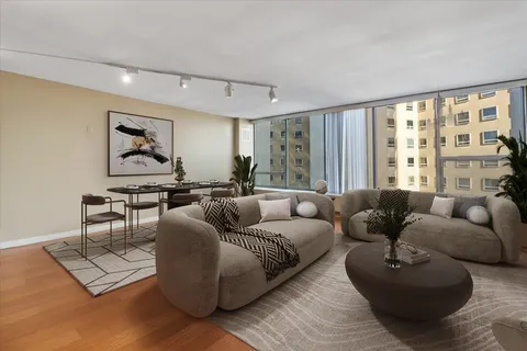 $296,800 | 2800 North Lake Shore Drive, Unit 807, Chicago, IL 60657