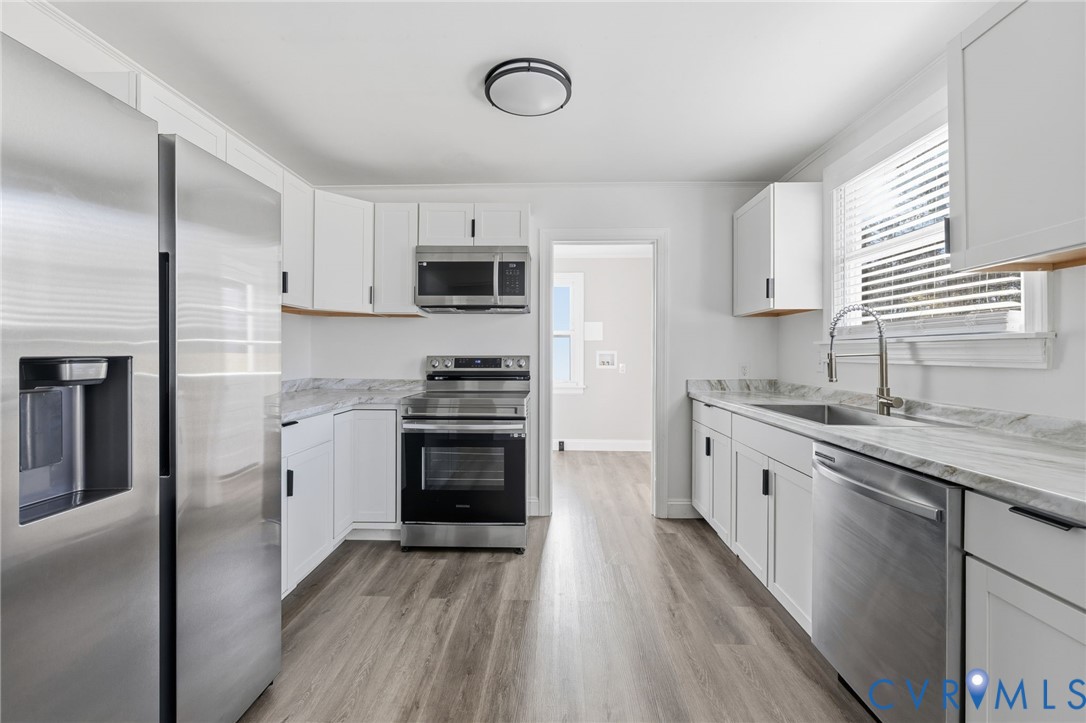 5009 Regent Road Richmond, VA 23230 - Photo 12 of 22 Kitchen featuring stainless steel appliances, whit