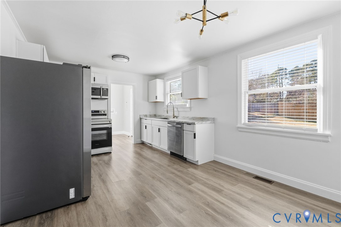 5009 Regent Road Richmond, VA 23230 - Photo 9 of 22 Kitchen with stainless steel appliances, white cab